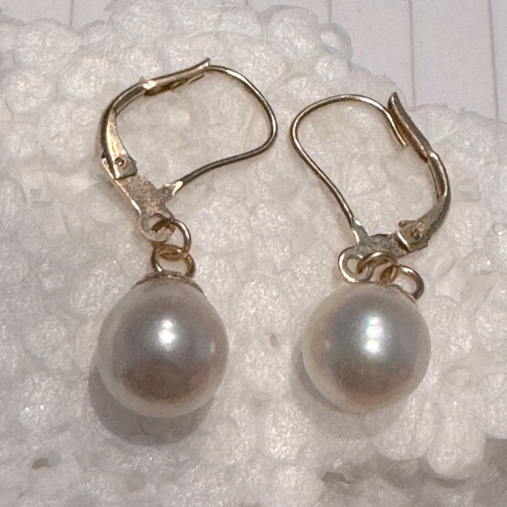 Cultured pearls and 14k gold lever back earrings